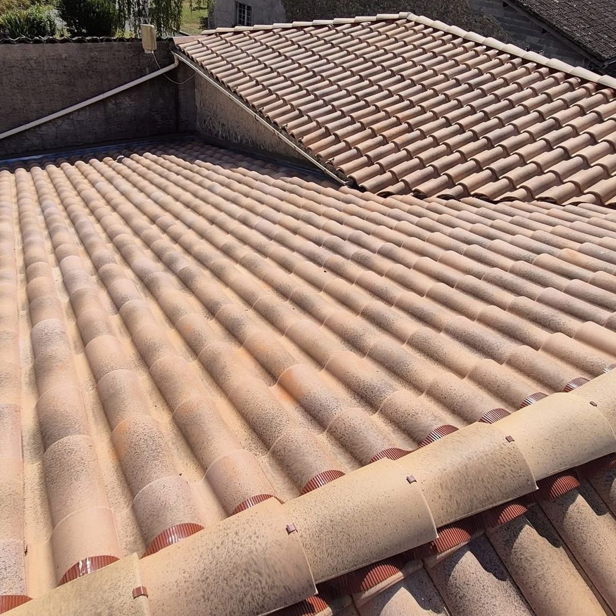 Toiture refaite en tuiles canal neuves