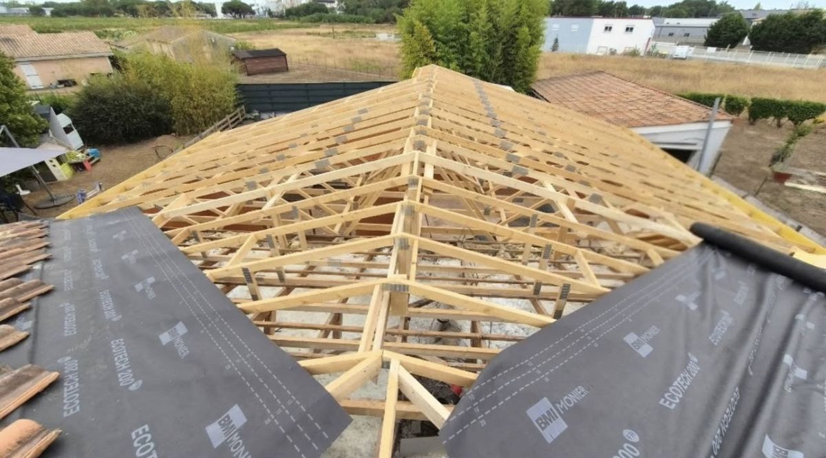 Charpente en fermettes bois avec écran sous-toiture
